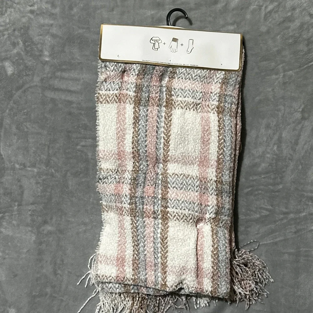 Nine‎ West Scarf Gloves and Socks Set Ivory Neutral Plaid N9042435 New